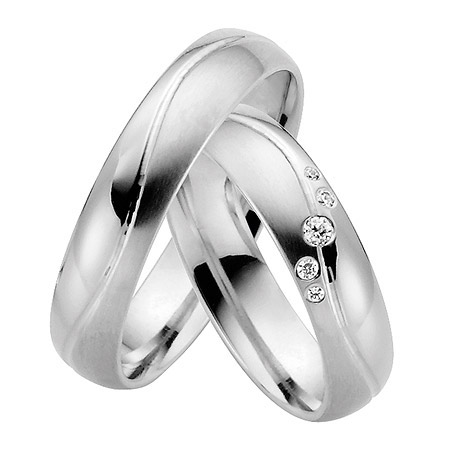 LOVE by Goettgen Trauringe Paar, Weiss 500 Palladium, Eheringe, bei Damenring inkl. 5 Brillanten