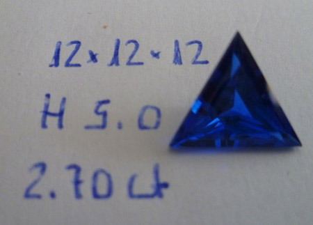 Rubinchens Edelsteinestimmung Vergleichsware Dreieck 12x12x12mm H 5,0mm 2,10ct bei synthetisch Spinell Royal Blue.JPG