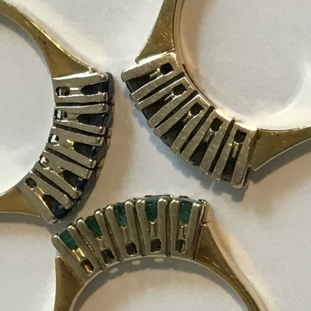 Drei Goldene Ringe Mit Je Funf Steinen Schmuckforum Wissen Rund Um Schmuck