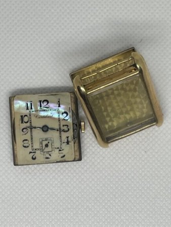 Alte Uhr in Gold