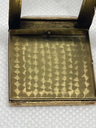 Alte Uhr in Gold