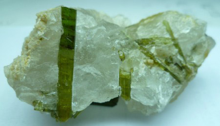 Mineralstufe Turmalin grün.JPG
