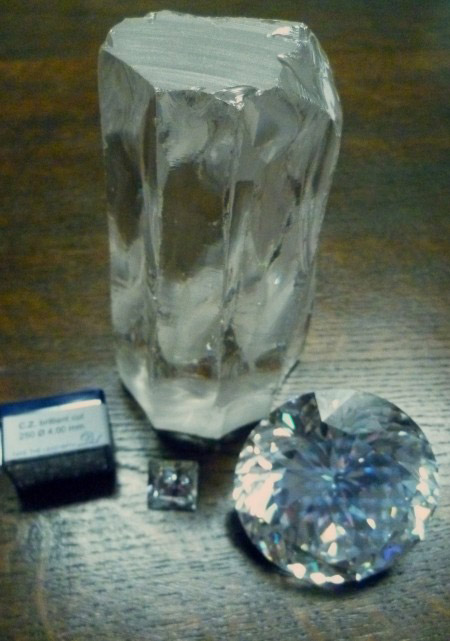 Zirkoniakristall.JPG