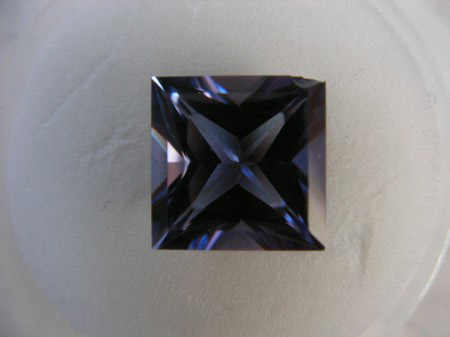 synth Forsterit 6 x 6 mm 1,8 ct.JPG