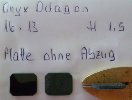 Onyx beh. (Achat schwarz gefärbt) Ringplatte 16x13mm Höhe 1,5mm Platte ohne Abzug Oberseite poliert.JPG