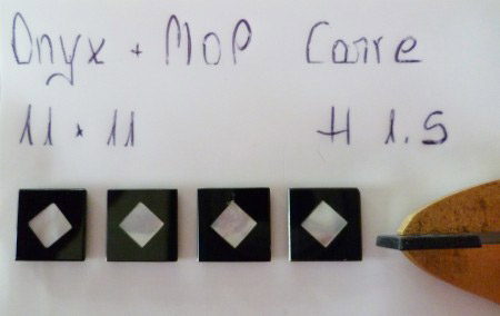 Onyx beh. (Achat schwarz gefärbt) mit Perlmutteinlage Carre 11x11m Höhe 1,7mm als Platte für Manschettenknöpfe, Ringe etc..JPG