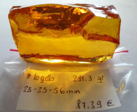 Cubic Zirconia gelb Rohkristall.JPG