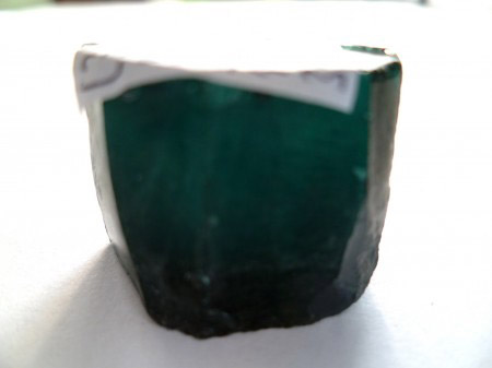 Cubic Zirconia teal Rohkristall 2.JPG