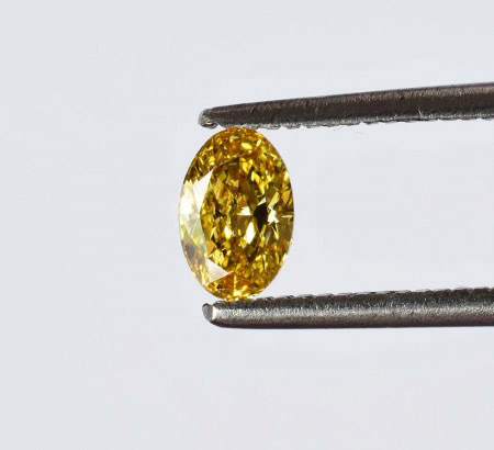 Diamant-Oval 0,36 ct. Fancy Intense Orange Yellow GIA2.jpg
