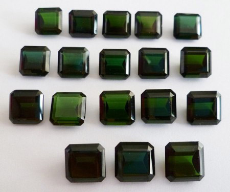 Turmalin grün Octagon Step Cut 12x12mm Durchschnittsgewicht ca. 8,80ct.JPG