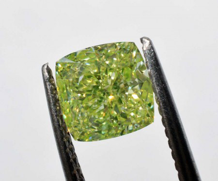Diamant Fancy Intense Yellow-Green VS2 0,75 Karat GIA in Pinzette.jpg