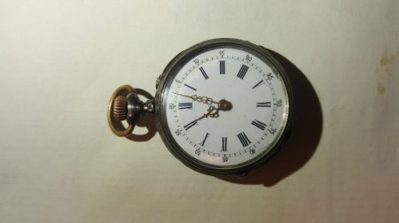 Wer kann mir was zu dieser Uhr sagen?