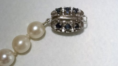 Schätzwert der Perlenkette von Oma ermitteln und auf Echtheit prüfen