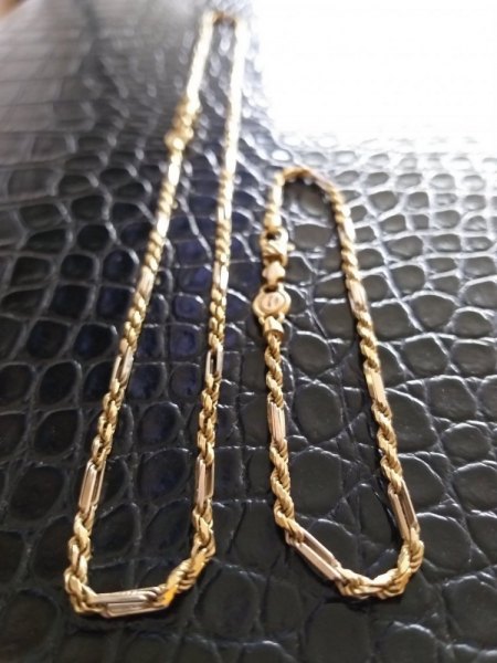 Schöne Figarope Goldkette für Hals und Arm, bitte um Bewertung