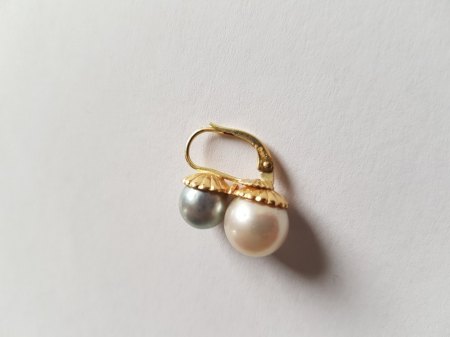 Ohranhänger mit Perlen