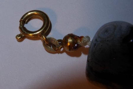 2. Kette mit unbekannten Steinen, Schließe 585er Gold