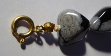 2. Kette mit unbekannten Steinen, Schließe 585er Gold