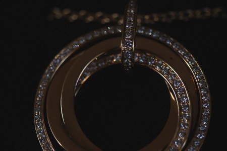 Verkauf Halskette Hans D. Krieger 750 Rosegold 133 Brillianten 0,9ct