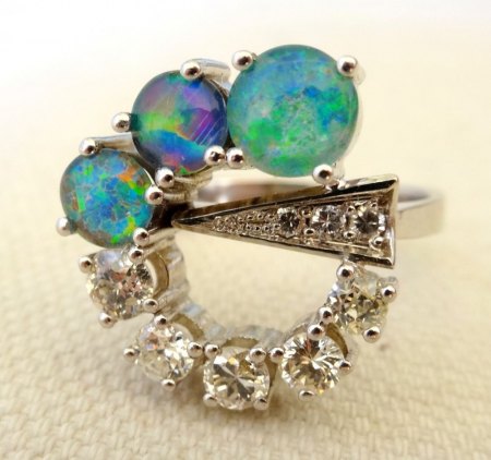 Ungewöhnlicher Opal-Brillant-Weißgold-Ring zu verkaufen