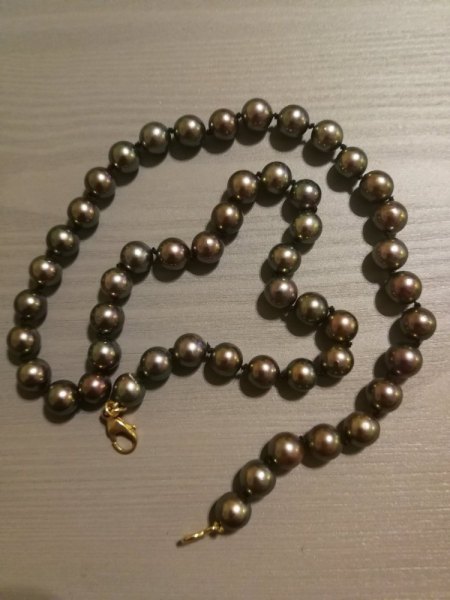 Graue Perlenkette mit Gold-Karabiner zu verkaufen