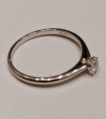 Bitte um Schätzung eines Ringes aus Weißgold mit einem Dimanten