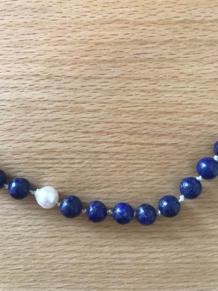 Wert blaue Perlenkette