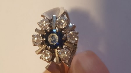 Safir Ring mit Diamanten