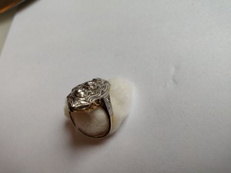 Wertschätzung: Ring aus den 20er Jahren mit Diamanten besetzt.