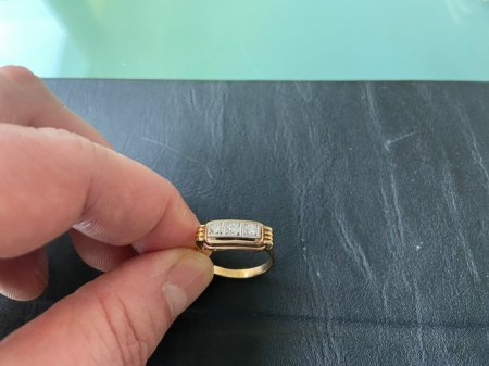 Ring 585 Gold mit 3 Steinen