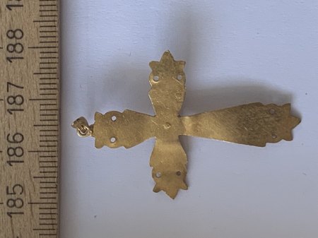 Goldkreuz mit Stein in der Mitte