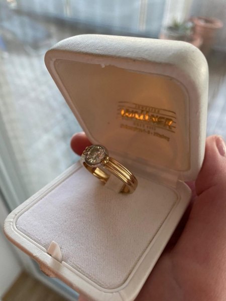 Brilliant Ring in Wohnung meines verstorbenen Großvaters gefunden. Gutachten existiert. Was ist der Ring heute wert?