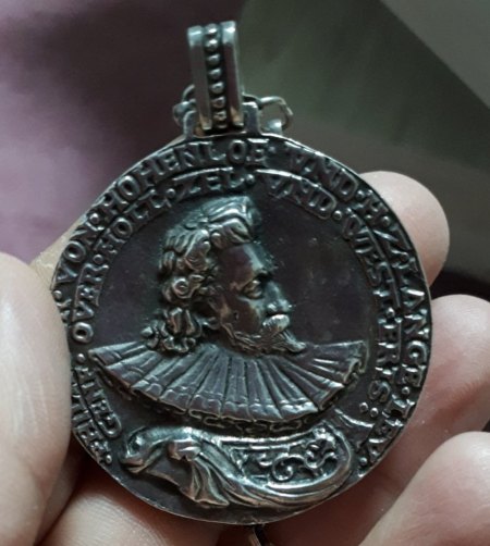 Eine Medaille 925 Silber Bas
