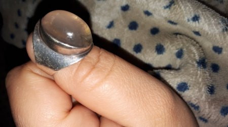 Ein Ring mit Perlen 750