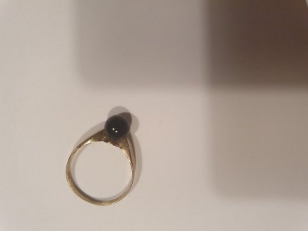 Ist denn vielleicht dieser Ring wertvoll ?