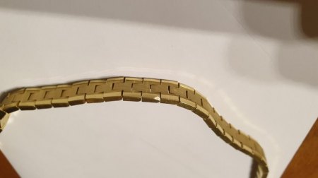 Hätte gerne gewusst was dieses Armband wert ist.