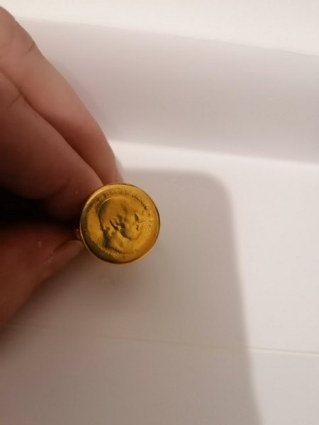 Goldring mit Münze
