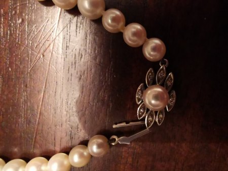 Bitte um Bewertung (Wert + Perlenart) einer Perlenkette mit Verschluss