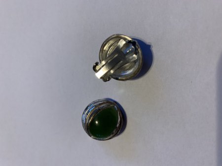 Silberring mit grünem Stein und passenden Ohrclips