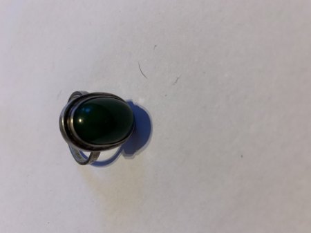 Silberring mit grünem Stein und passenden Ohrclips