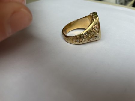Was ist das für ein Siegel-Ring? Bewertung möglich?