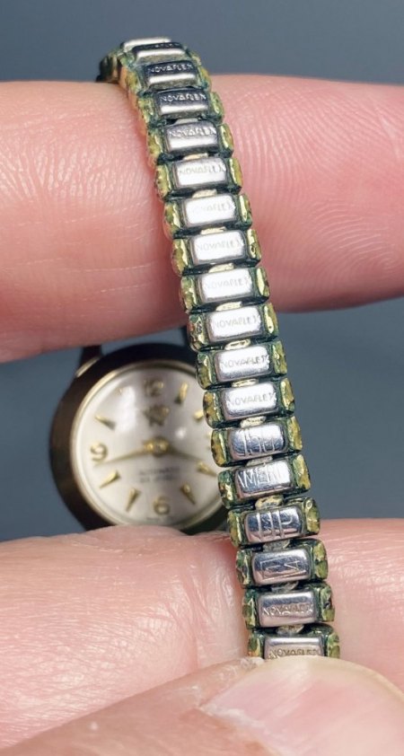 Kennt jemand diese Damen-Armbanduhr (Automatic 23 Jewels)