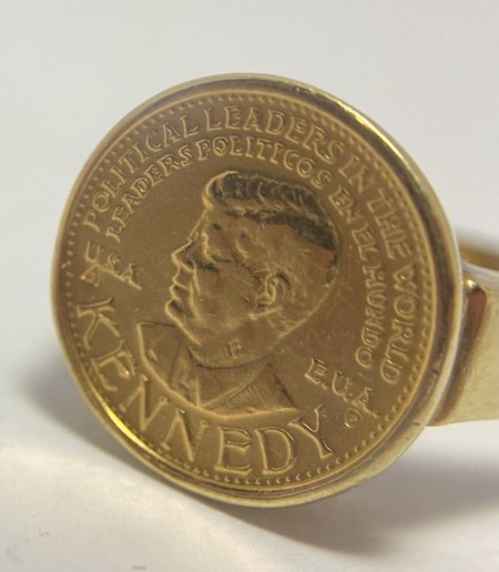 Goldring mit John F Kennedy Münze