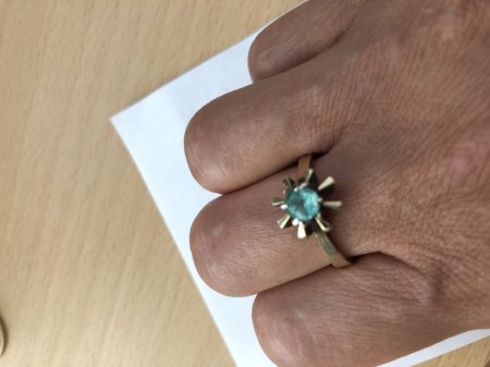 585 Ring mit 5 mm großem grünem Stein