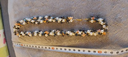 Perlenkette mit Verschluss in Blütenform