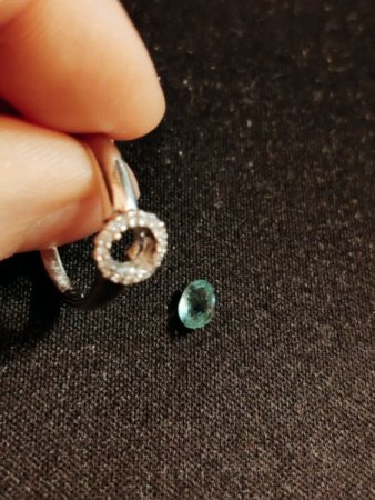 Verlobungsring (585 Weißgold, Smaragd + Diamanten): Stein nach Verkleinerung rausgefallen
