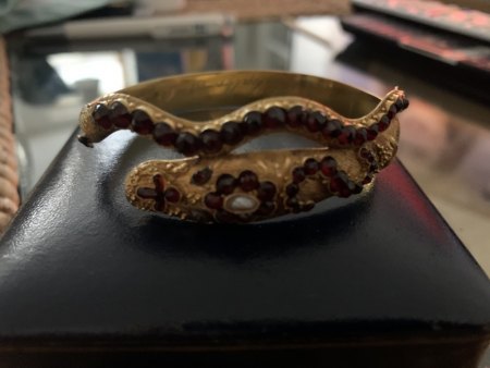 Gold/ Granat Armreif von 1843. was ist dieser Wert?