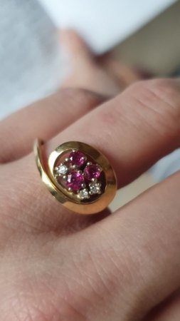 Ring aus Nach Gold 585 mit Steinen - Bitte um Wertschätzung