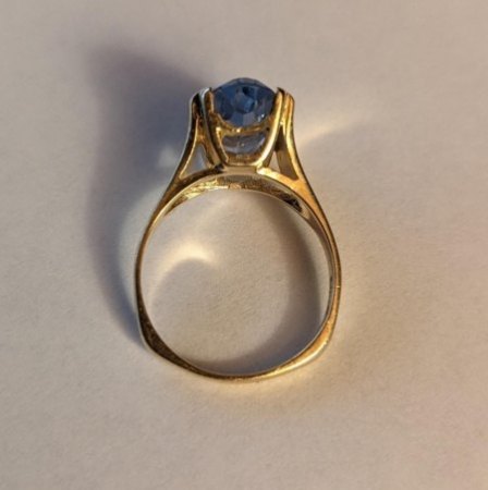 Goldring, blauer Stein, 585 etwa. 5g