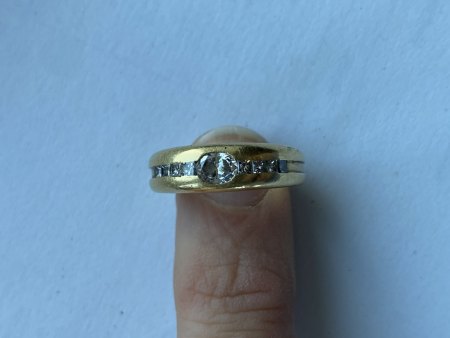 Geerbter Ring, Gold mit Diamanten?