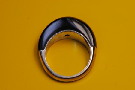 Aus Uhus Werkstatt, April 2023 Reparatur Onyx- Weißgoldring mit Brillant